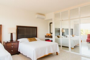 Junior Suite | 1 bedroom, free WiFi, bed sheets - Junior Suite Lagoon View (Cancun)