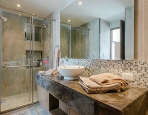 Bathroom - Luxury 2 bedroom Apartment Beautiful View (Playa del Carmen)