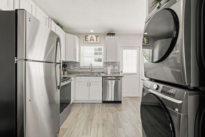 Fridge, microwave, oven, stovetop - Stunning 2 Bedroom/ 1 Bath in Siesta Key, Quick Walk to Beach and Pool! (Sarasota)