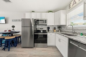 Fridge, microwave, oven, stovetop - Stunning 2 Bedroom/ 1 Bath in Siesta Key, Quick Walk to Beach and Pool! (Sarasota)