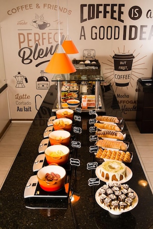 Restaurant. Hotel Campo Largo Express