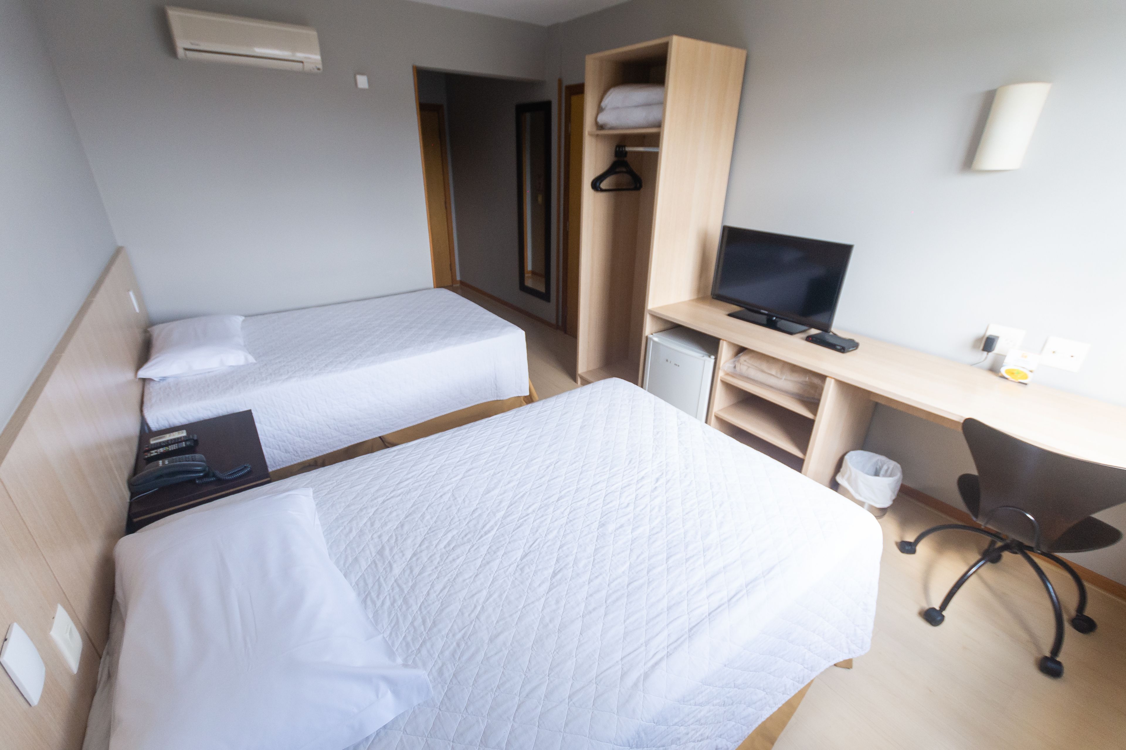 standard twin room | 1 bedroom, minibar, free wifi, bed sheets
