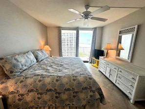 2 bedrooms, iron/ironing board, free WiFi, bed sheets - Beachfront 2BR, 2BA condo with heated pool, Wi‑Fi, and beach access. (Marco Island)