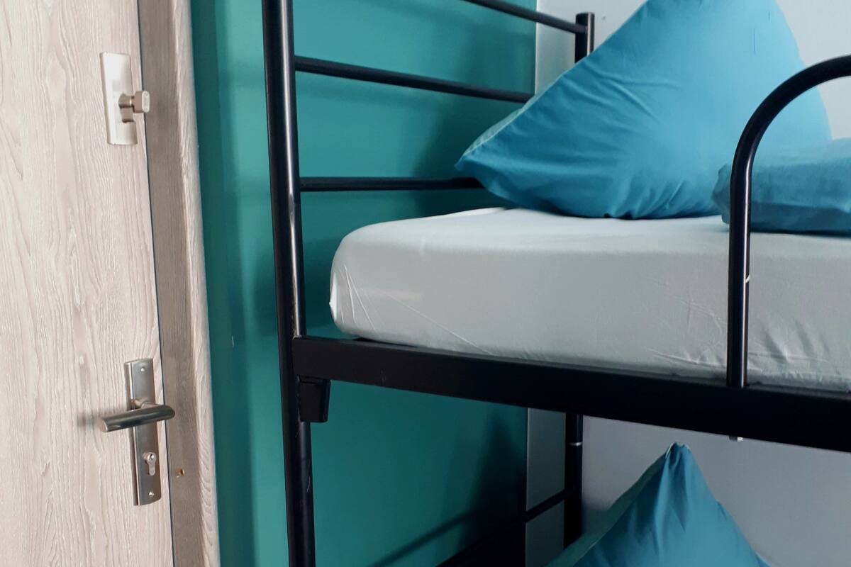 Free cots/infant beds, free WiFi