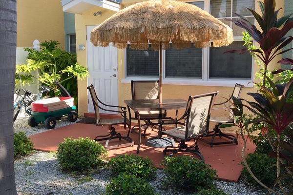 屋外ダイニングエリア