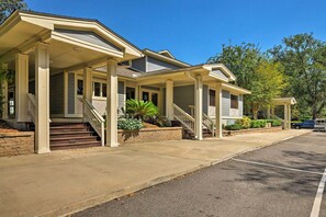 Exterior - Pool Deck Access & Walk to Beach: Hilton Head Unit (Hilton Head Island)