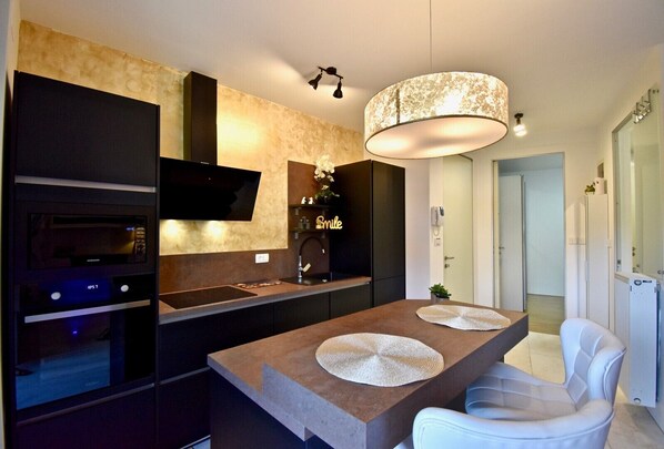 Fridge, microwave, oven, stovetop