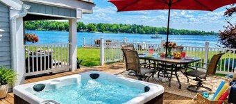PONTOON BOAT NOW INCLUDED! 7 BEDS, HOT TUB Updated Lakefront Cottage - Book Now