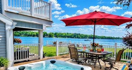 PONTOON BOAT NOW INCLUDED! 7 BEDS, HOT TUB Updated Lakefront Cottage - Book Now