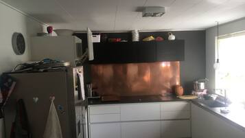 Mikrobølgeovn, opvaskemaskine, kaffe-/temaskine