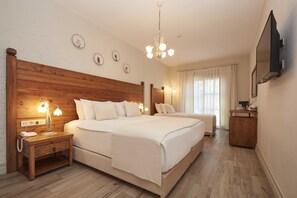 Deluxe Triple Room, Garden View