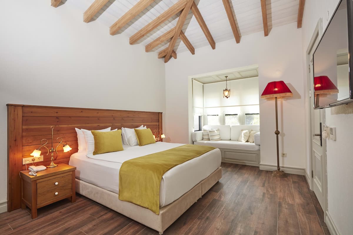 Traditional Double Room | Egyptian cotton sheets, premium bedding, down duvets, minibar