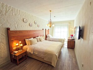 Deluxe Triple Room, Garden View | Egyptian cotton sheets, premium bedding, down comforters, minibar - AlaBora Hotel - Alaçatı (Cesme)