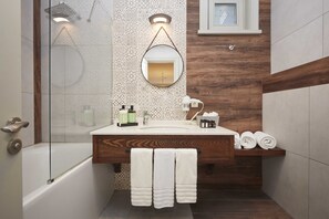 Deluxe Triple Room, Garden View | Bathroom | Shower, rainfall showerhead, designer toiletries, hair dryer - AlaBora Hotel - Alaçatı (Cesme)