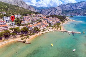On the beach, sun-loungers, beach towels - Villa with private heated pool, 50 meters from the sea. (Duće)