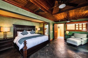 4 bedrooms, iron/ironing board, travel crib, free WiFi - Casa Bendita, relaxing beachfront home- internet, a/c, gas grill, full kitchen, BBQ (Tamarindo)