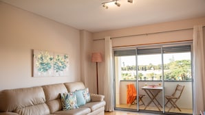 Smart TV, offices - Family 3 Bedroom, Sea View, Air Conditioner, Balcony & Rental Car (Ponta Delgada)