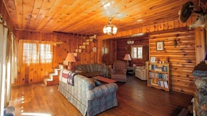Living area - Vintage 1940s McCall Lakefront Cabin |Boat Slip (McCall)
