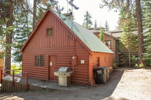 Classic Cabin w/ Private Boat Slip