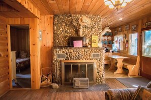 Interior - Vintage 1940s Lakefront Cabin in McCall (McCall)