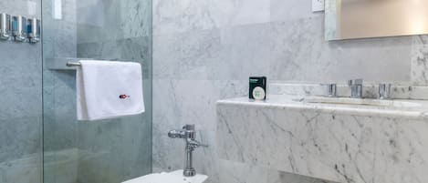 Superior Room | Bathroom | Shower, free toiletries, towels, soap