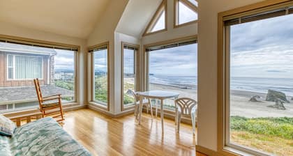 Near Beach Condo w/ Lovely Ocean Views- Dogs OK