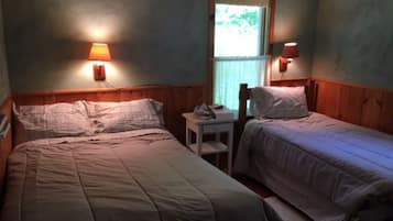 3 bedrooms, desk, iron/ironing board, free WiFi