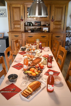 Esmorzar diari continental gratuït 