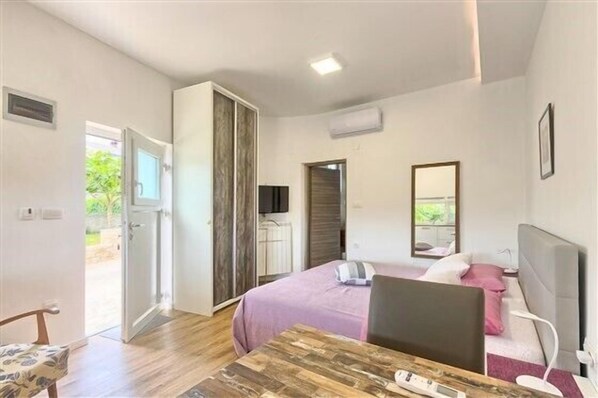 1 bedroom, WiFi, bed sheets