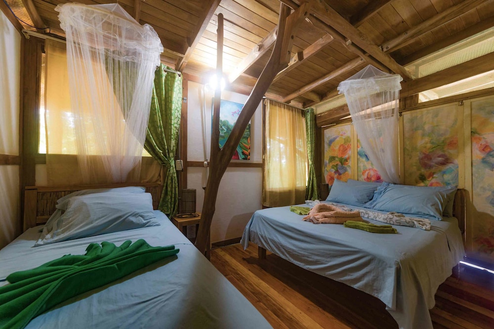 Bahia Rica Fishing & Kayak Lodge by null