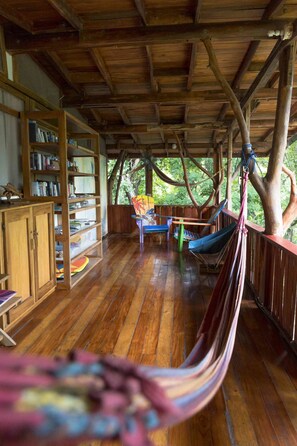 Interior detail - Bahia Rica Fishing & Kayak Lodge (Paquera)