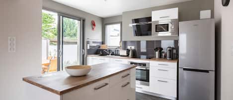 Kühlschrank, Mikrowelle, Ofen, Geschirrspüler