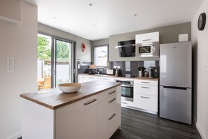 Kühlschrank, Mikrowelle, Ofen, Geschirrspüler