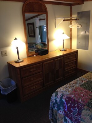 2 bedrooms, iron/ironing board, travel cot, free WiFi - Comfortable Two Bedroom Apartment in Bar Harbor, ME. Free Parking. Dogs Welcome! (Bar Harbor)