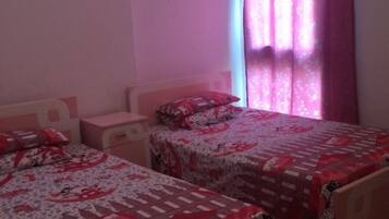 3 soverom, strykejern/-brett og sengetøy