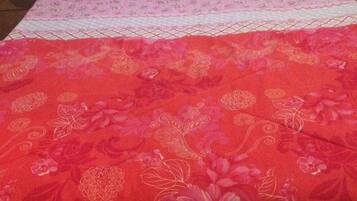 3 chambres, fer et planche Ă repasser, draps fournis