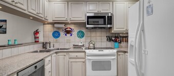 6C Mariners Walk | AvantStay | Easy Pool + Beach Access