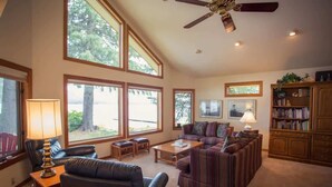 Unclassified image, 3 of 55, button - McCall Lakefront Cabin with Dock & Stunning Views (McCall)