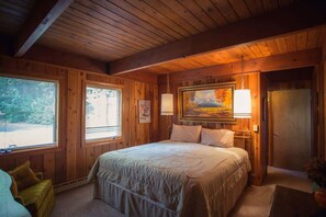 4 bedrooms, iron/ironing board, free WiFi, bed sheets - McCall Lakefront Cabin with Dock & Stunning Views (McCall)