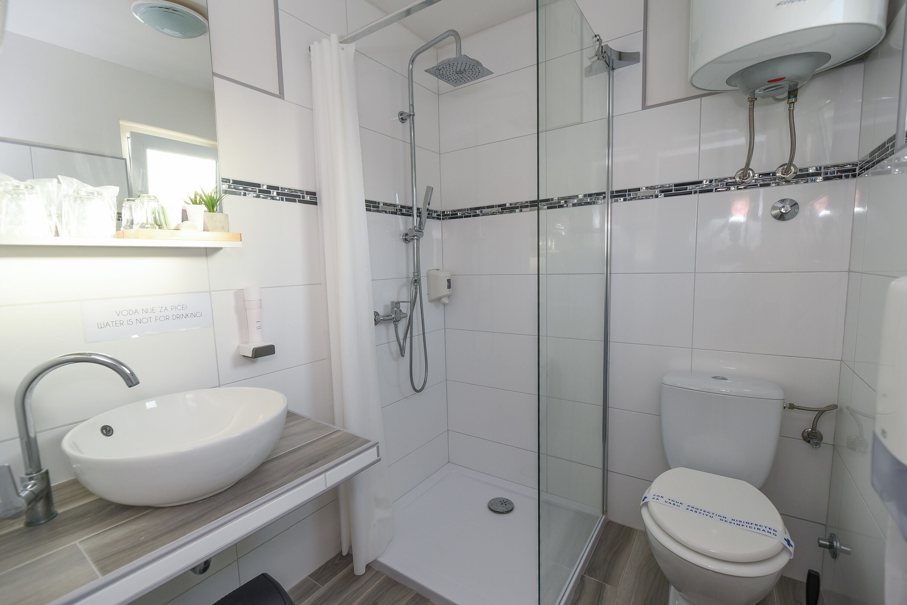 Familien-Dreibettzimmer, 2 Schlafzimmer, eigenes Bad | Badezimmer