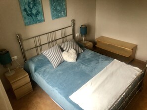 4 slaapkamers, een strijkplank/strijkijzer, wifi, beddengoed