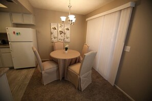 Dining - Spencer · 35% Off Fall Special - Convenient Condo (Las Vegas)