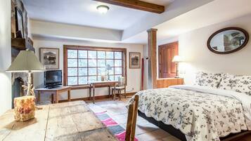 8 bedrooms, iron/ironing board, free WiFi, bed sheets