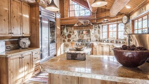 Coffee/tea maker, fridge, microwave, oven - River House - Astonishing Home Nestled in the Forest, Pool Table, Fireplace, Nature View. (Sundance)