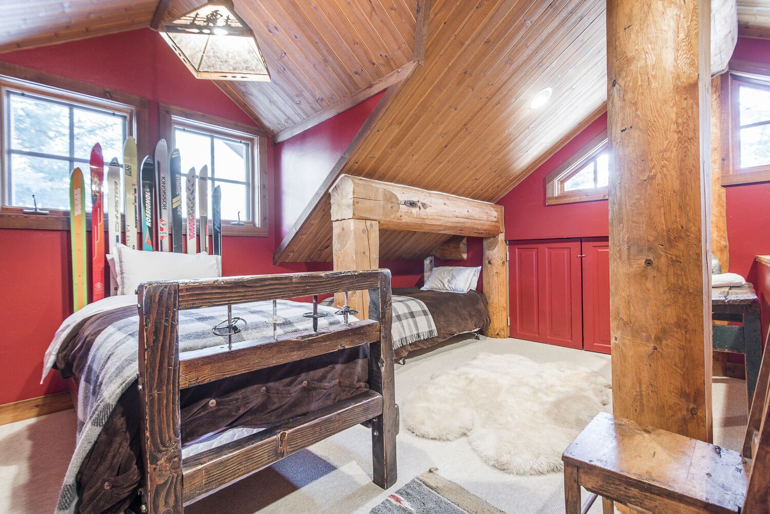 8 slaapkamers, een strijkplank/strijkijzer, gratis wifi, beddengoed