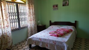 2 dormitoris, planxa i posts de planxar, wifi i roba de llit