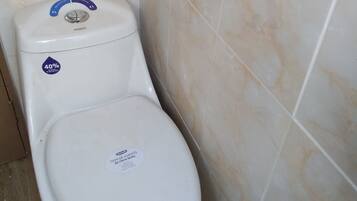 Cabin, 2 phòng ngủ, quang cảnh biển | Phòng tắm | Buồng tắm vòi sen, khăn tắm