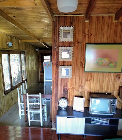 Cabin, 2 Bedrooms, Ocean View | Living area | Smart TV