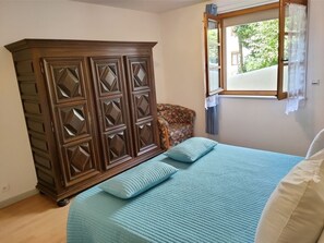 3 bedrooms, iron/ironing board, WiFi