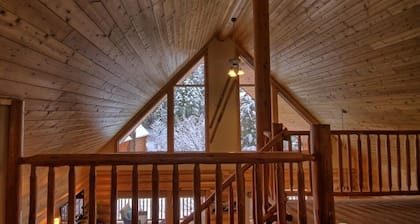 Nouvelle liste! Belle cabane en rondins w / bain Ă remous!